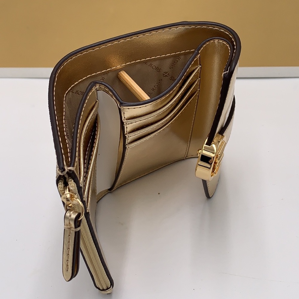 MICHAEL KORS
Carmen Medium Faux Leather Wallet
Pale Gold - Picture 8 of 13